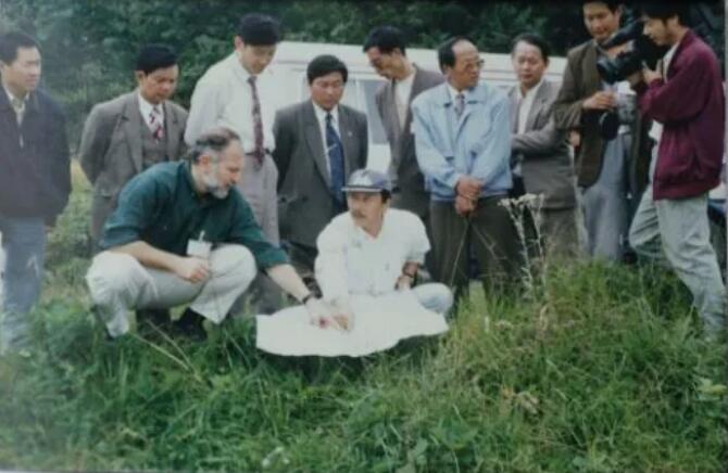 人教版语文教材新增一篇课文,致敬这位伟大的“追星”者