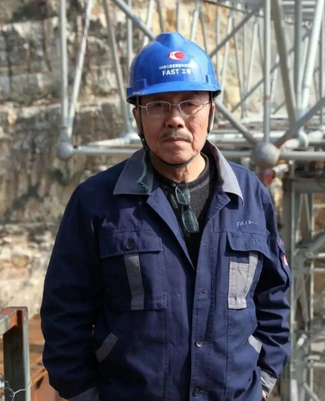 人教版语文教材新增一篇课文,致敬这位伟大的“追星”者