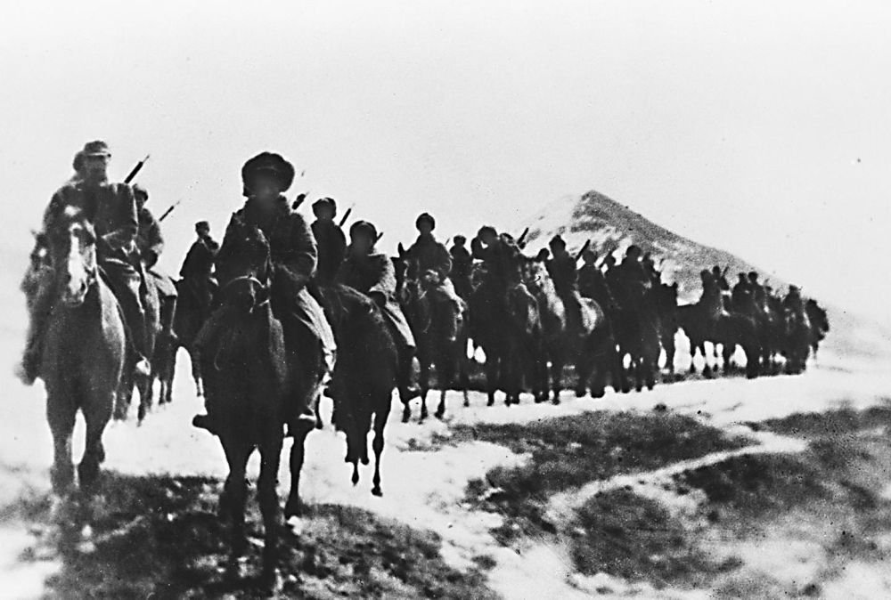 他再也没有回家，却以另一个名字活在山河之间