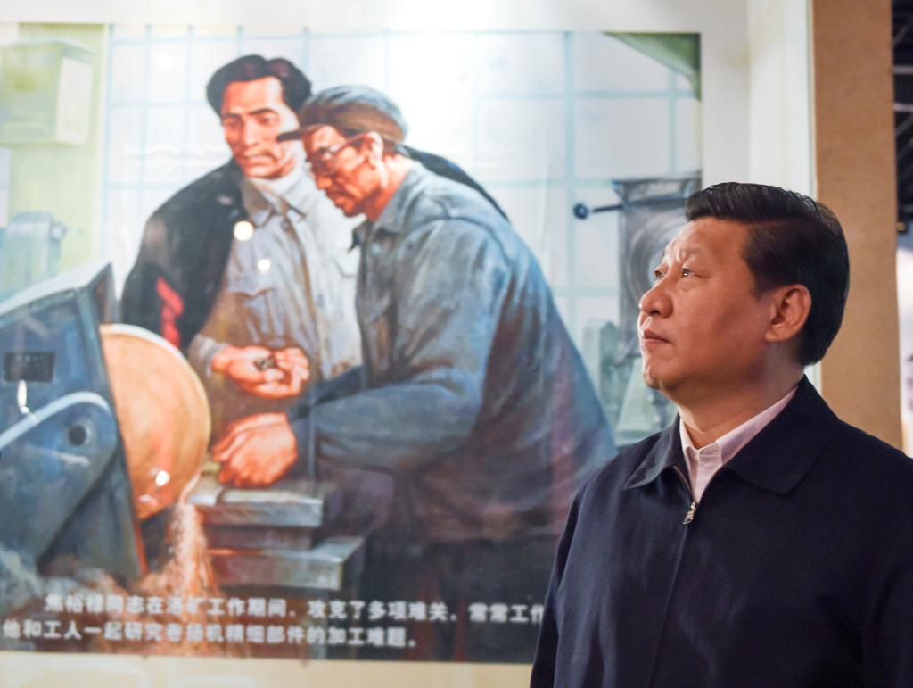 从这些故事细节感悟总书记的英雄观