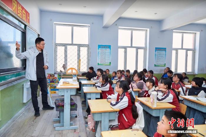 中国科学院空天院团队为基层小学开讲“航天之路”科学课