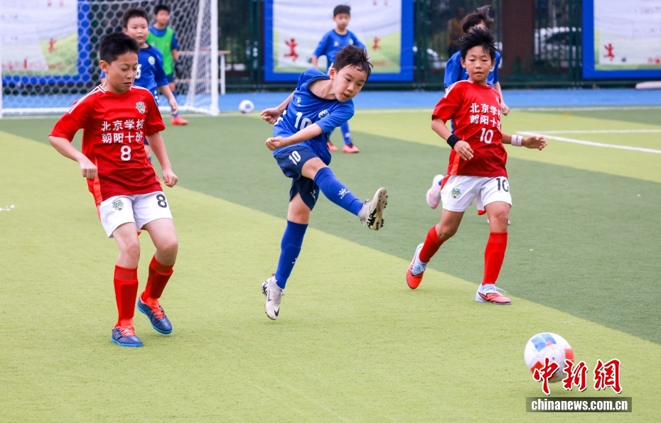 北京市“校园足球主题月”启动