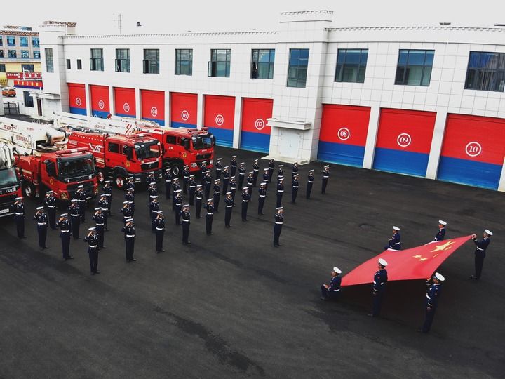 山河如画 奋进如歌——各地群众庆祝新中国76周年华诞