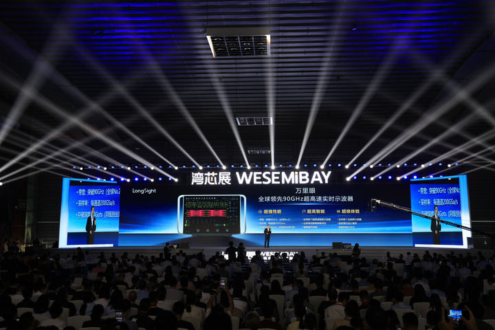 思想之光照亮奋进之路——以习近平同志为核心的党中央引领中国经济社会高质量发展迈向新境界