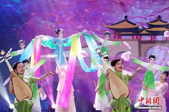 文艺志愿者走进东南大学绽放文艺之花