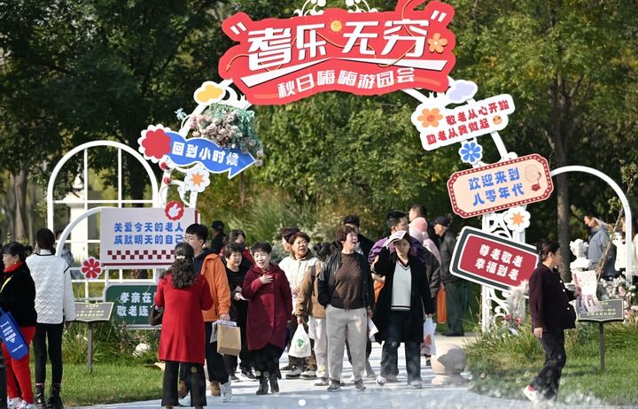 接续奋斗向未来——各地干部群众在四中全会精神指引下奋力拼搏谱新篇