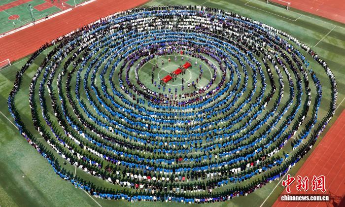 广西侗乡学子展示多彩民族文化