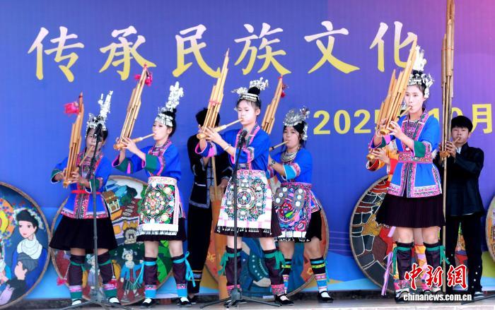 广西侗乡学子展示多彩民族文化