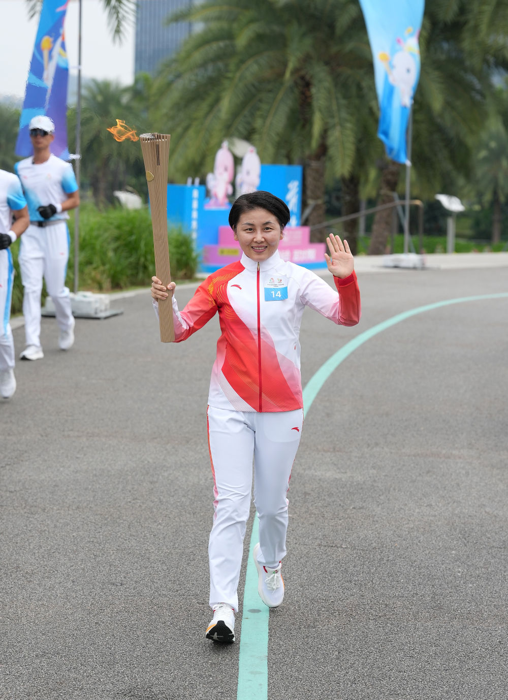 高清大图|三地联动四城同传!第十五届全运会火炬传递活动举行 高清大图|三地联动四城同传!第十五届全运会火炬传递活动举行
