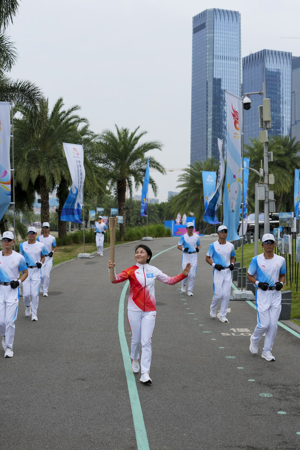 高清大图|三地联动四城同传!第十五届全运会火炬传递活动举行 高清大图|三地联动四城同传!第十五届全运会火炬传递活动举行