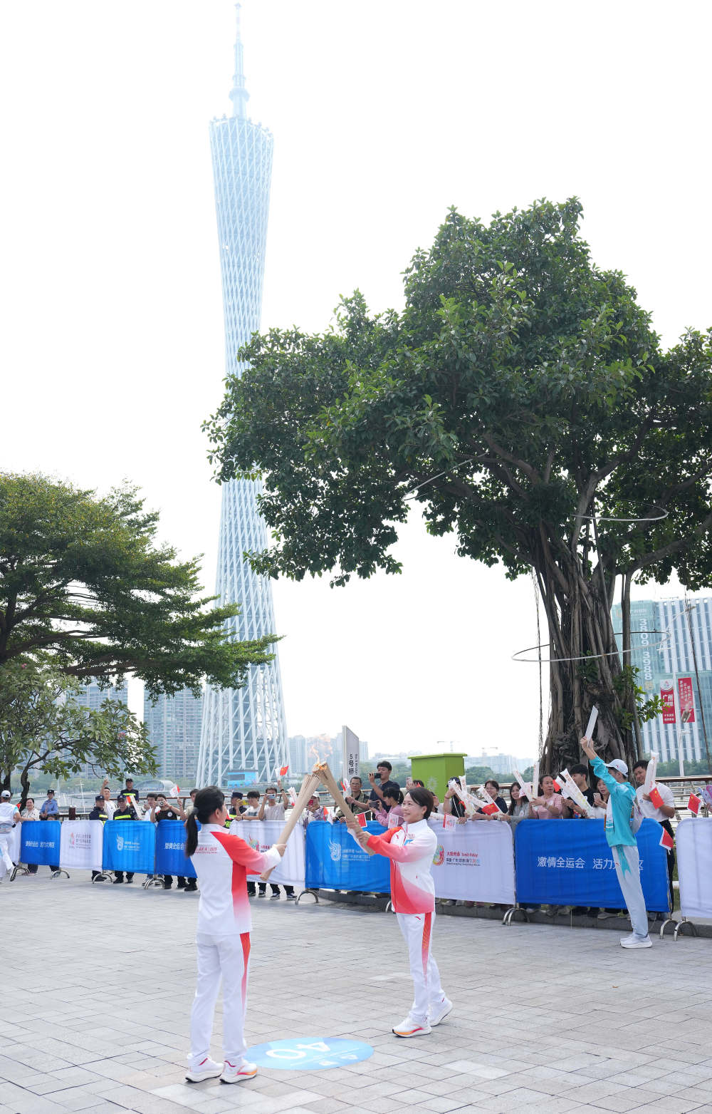 高清大图|三地联动四城同传!第十五届全运会火炬传递活动举行 高清大图|三地联动四城同传!第十五届全运会火炬传递活动举行