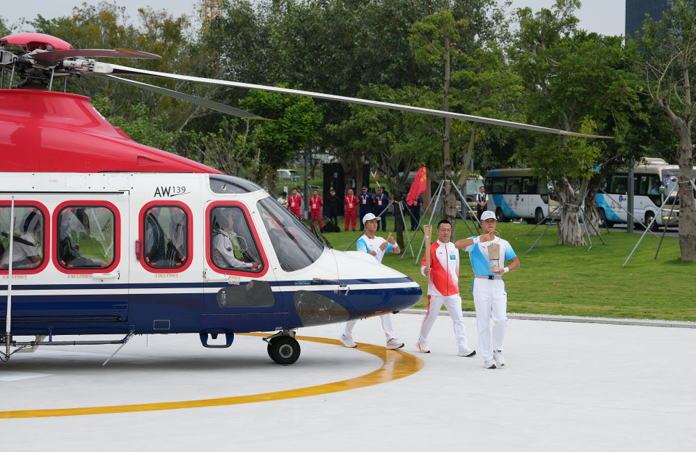 高清大图|三地联动四城同传!第十五届全运会火炬传递活动举行 高清大图|三地联动四城同传!第十五届全运会火炬传递活动举行