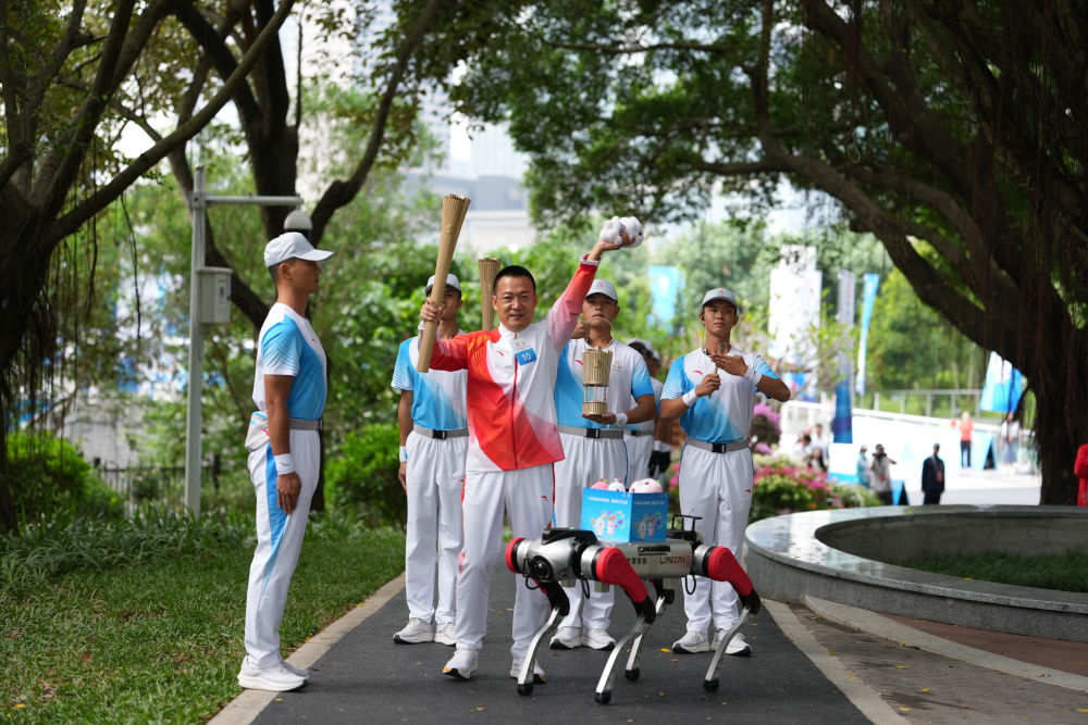 高清大图|三地联动四城同传!第十五届全运会火炬传递活动举行 高清大图|三地联动四城同传!第十五届全运会火炬传递活动举行