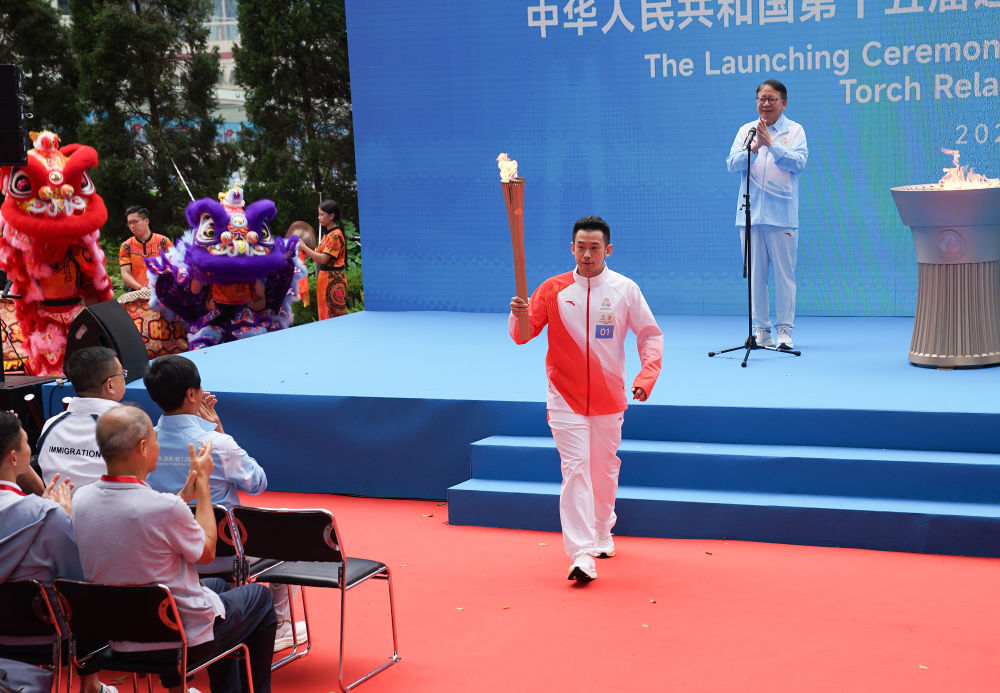 高清大图|三地联动四城同传!第十五届全运会火炬传递活动举行 高清大图|三地联动四城同传!第十五届全运会火炬传递活动举行