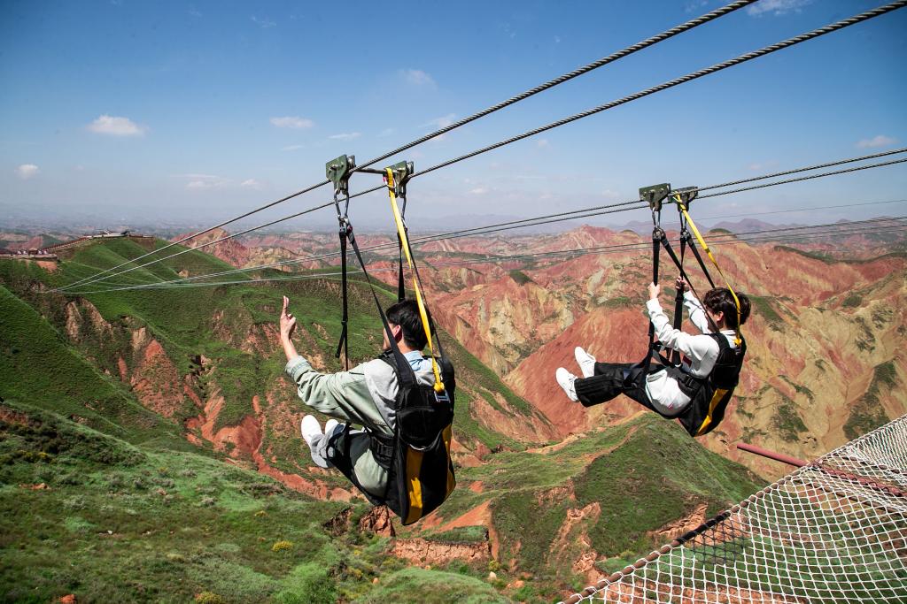 中国经济样本观察·“镇”了不起丨种粮不灵、“种草”很行！这个小镇“水墨丹霞”出圈了