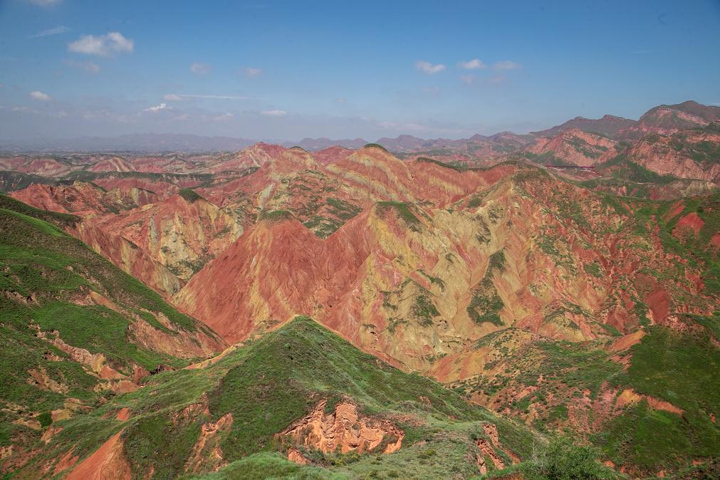 中国经济样本观察·“镇”了不起丨种粮不灵、“种草”很行！这个小镇“水墨丹霞”出圈了