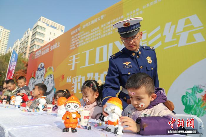 青海民众沉浸式学习消防安全知识