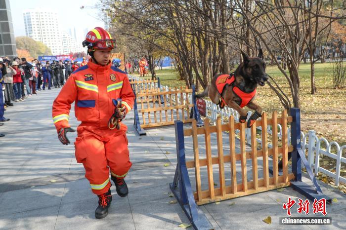 青海民众沉浸式学习消防安全知识