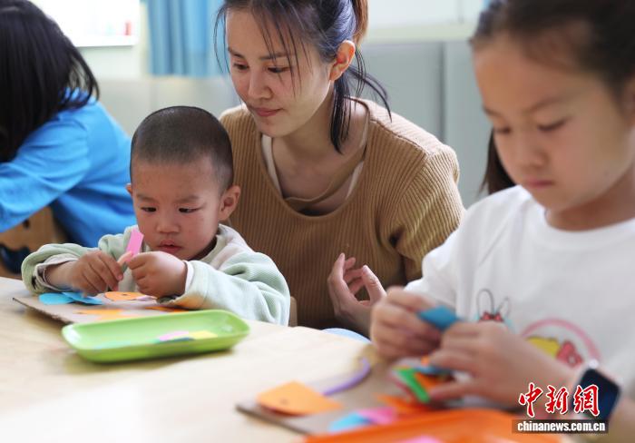 “嵌入式”托育服务托起“家门口”的幸福