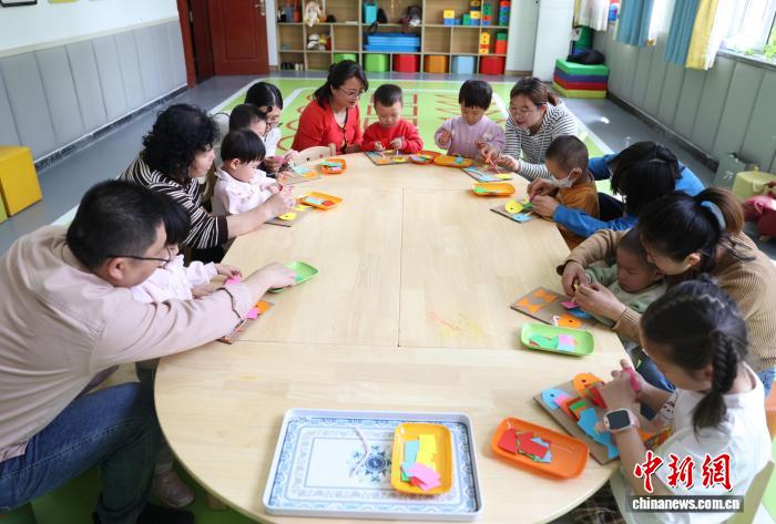 “嵌入式”托育服务托起“家门口”的幸福