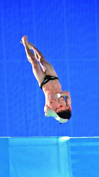 十五运赛场精彩纷呈——游泳项目现“强强对话” 跳水迎来收官之战 十五运赛场精彩纷呈——游泳项目现“强强对话” 跳水迎来收官之战