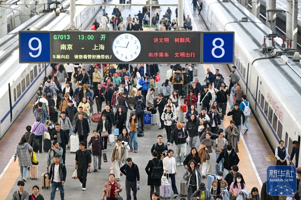 前10月全国铁路发送旅客39.5亿人次 创历史同期新高