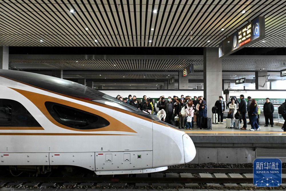 前10月全国铁路发送旅客39.5亿人次 创历史同期新高