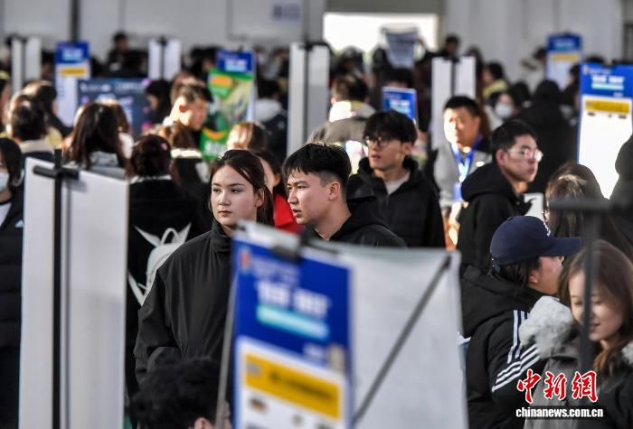 新疆高校举办校园招聘会