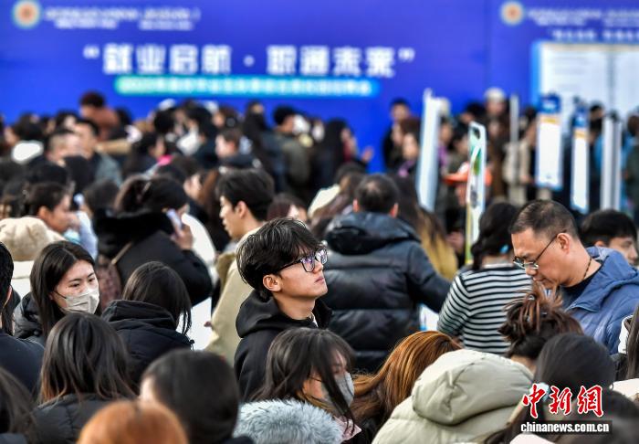 新疆高校举办校园招聘会