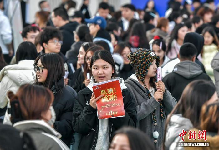 新疆高校举办校园招聘会