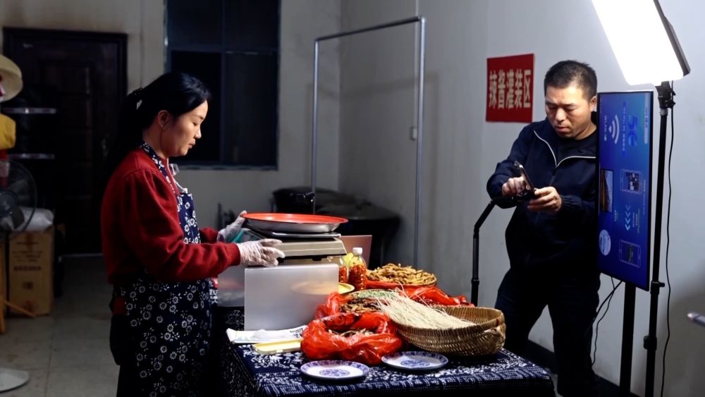 新华视点｜乡村振兴路 绿色富民图