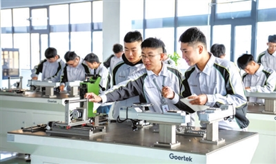 给产业创新发展装上“教育引擎”