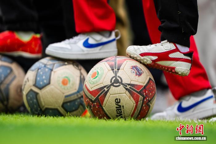 贵州毕节：“青训”校园 少年“足”梦