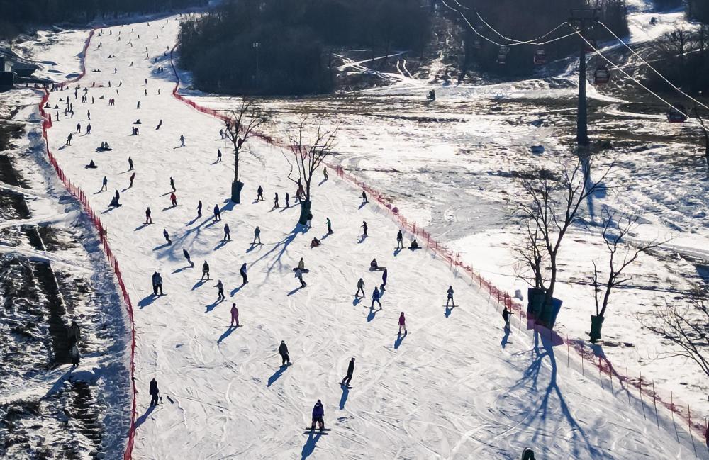 突破万亿元大关!来看我国冰雪产业发展新图景 突破万亿元大关!来看我国冰雪产业发展新图景