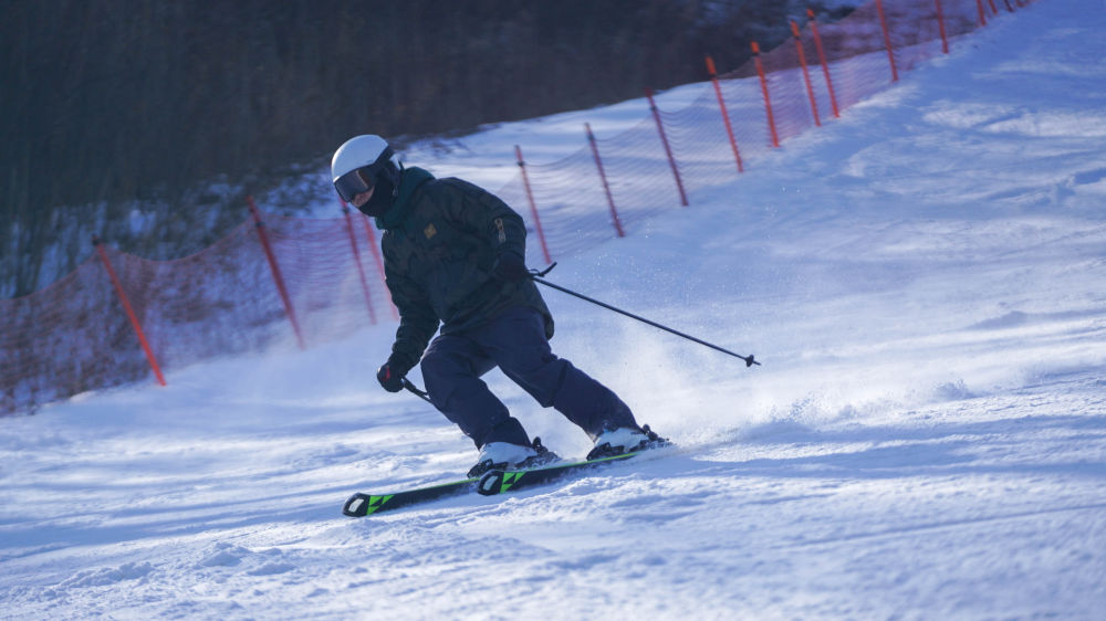 突破万亿元大关!来看我国冰雪产业发展新图景 突破万亿元大关!来看我国冰雪产业发展新图景