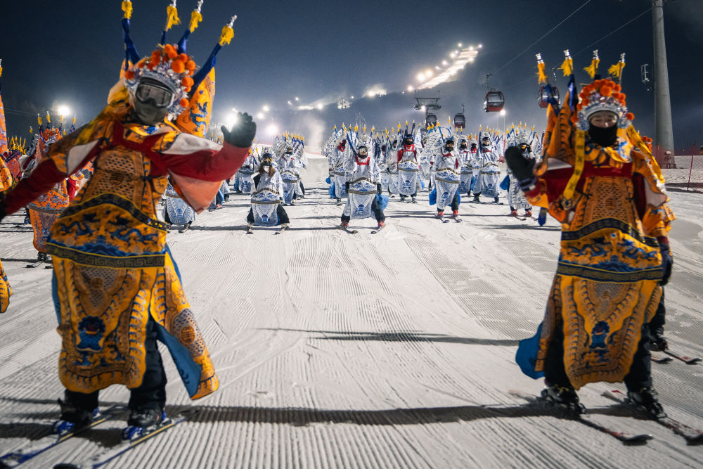 财经聚焦|各大滑雪场陆续开板 冰雪经济持续升温 财经聚焦|各大滑雪场陆续开板 冰雪经济持续升温