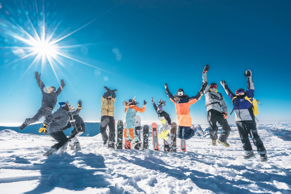 财经聚焦|各大滑雪场陆续开板 冰雪经济持续升温 财经聚焦|各大滑雪场陆续开板 冰雪经济持续升温