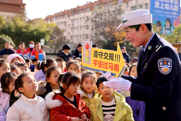 山东枣庄：交通安全教育进校园