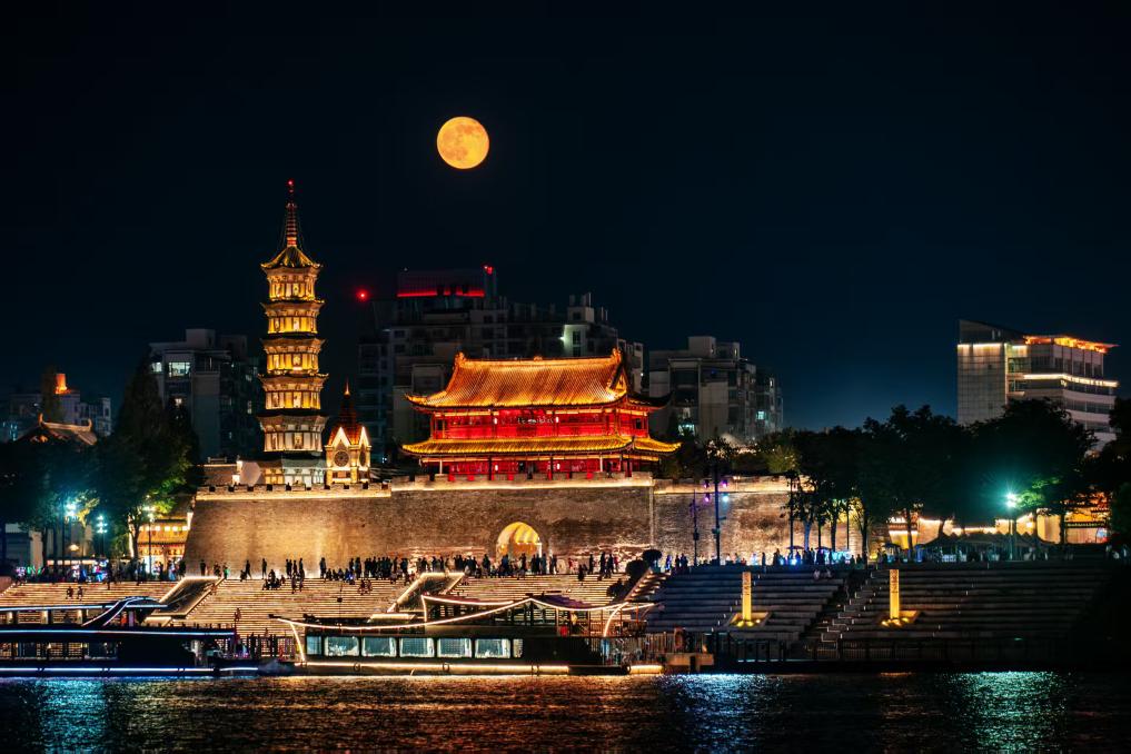 “超级月亮”即将登场，等你来赏！