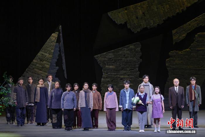 南京高校师生创排话剧《生命》首演