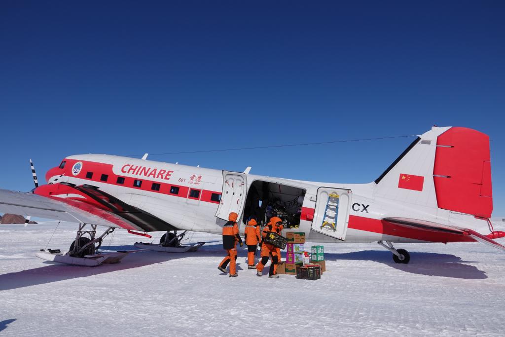 10年航程80万公里!中国“雪鹰601”飞机翱翔南极