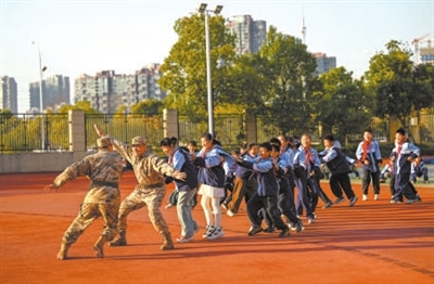 迷彩国防校园行 迷彩国防校园行