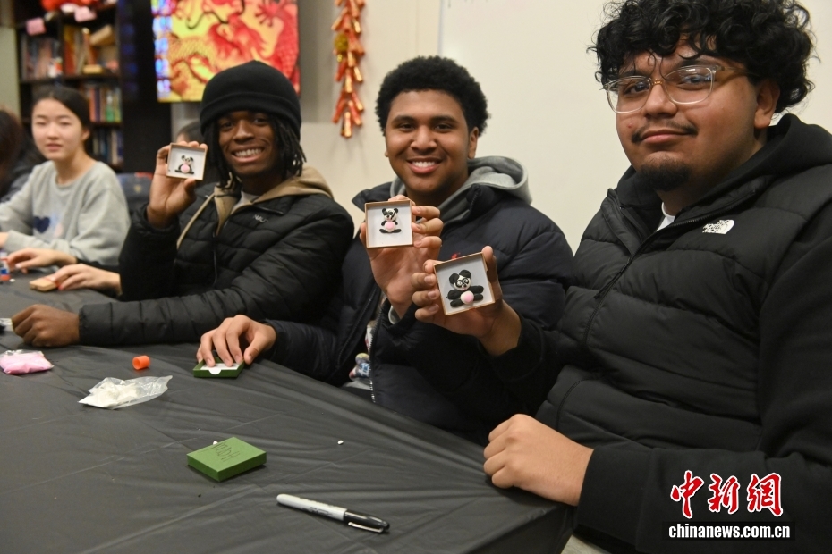 美国高中生“中国城里品中国” 美国高中生“中国城里品中国”