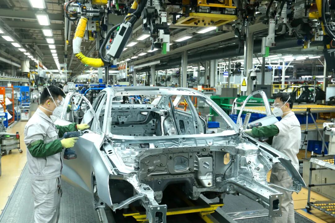 从3100万辆汽车看中国经济向新向优 图片