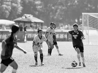 一支“业余”女队何以频频“出线”