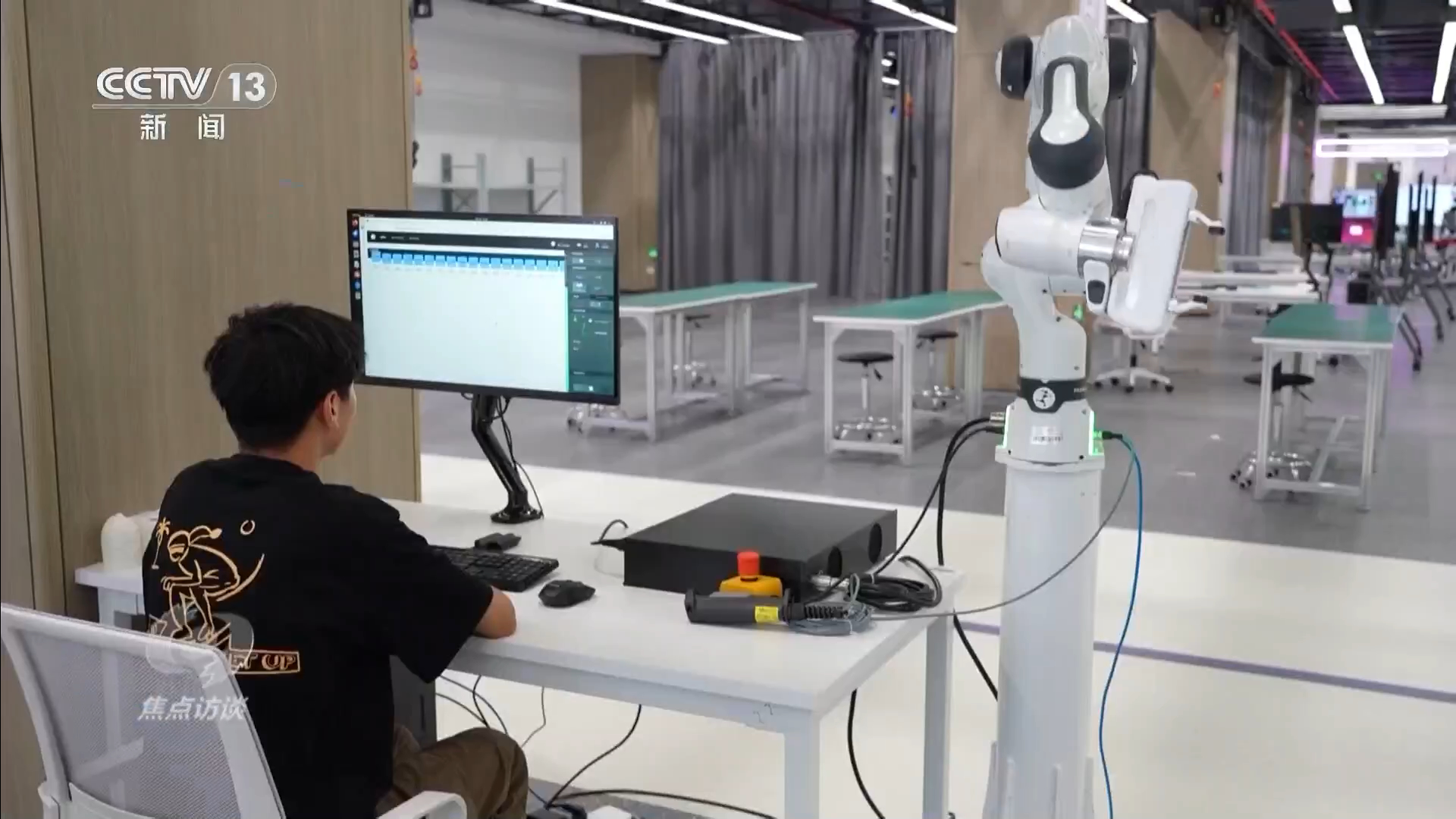 焦点访谈|“智慧大脑”结合“灵活身体” 我国重点布局具身智能产业