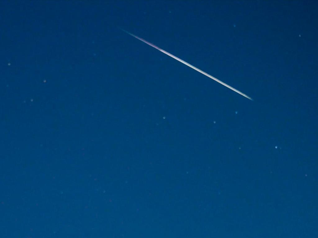 2026“星空剧场”拉开帷幕:超级月亮与流星雨共绘新年“浪漫”夜