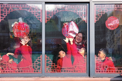 贴窗花 学年俗