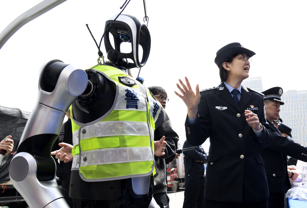 为续写两大奇迹新篇章贡献力量——写在第六个中国人民警察节到来之际 为续写两大奇迹新篇章贡献力量——写在第六个中国人民警察节到来之际