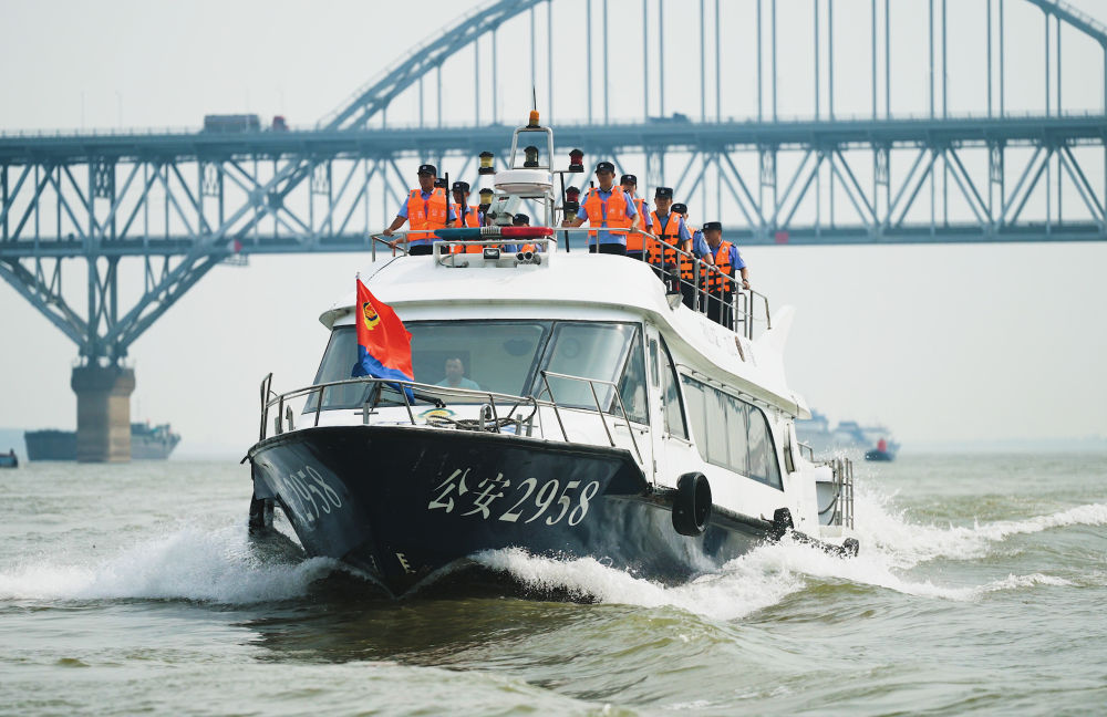 为续写两大奇迹新篇章贡献力量——写在第六个中国人民警察节到来之际 为续写两大奇迹新篇章贡献力量——写在第六个中国人民警察节到来之际